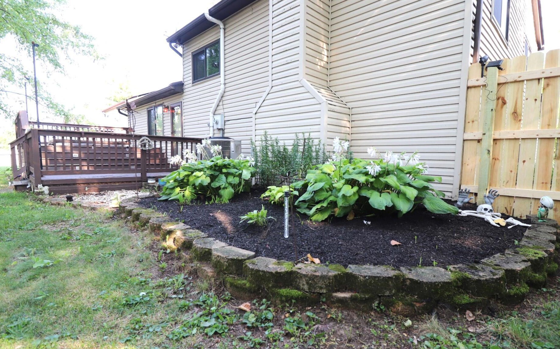 2813 Delcane Dr, Columbus OH  43235-7225 exterior