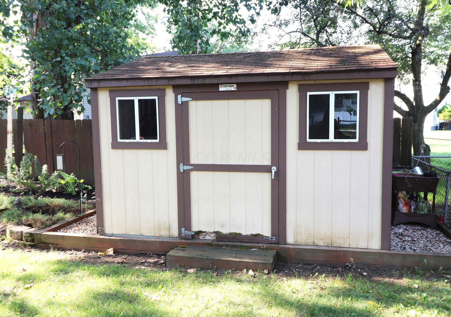 2813 Delcane Dr, Columbus OH  43235-7225 exterior