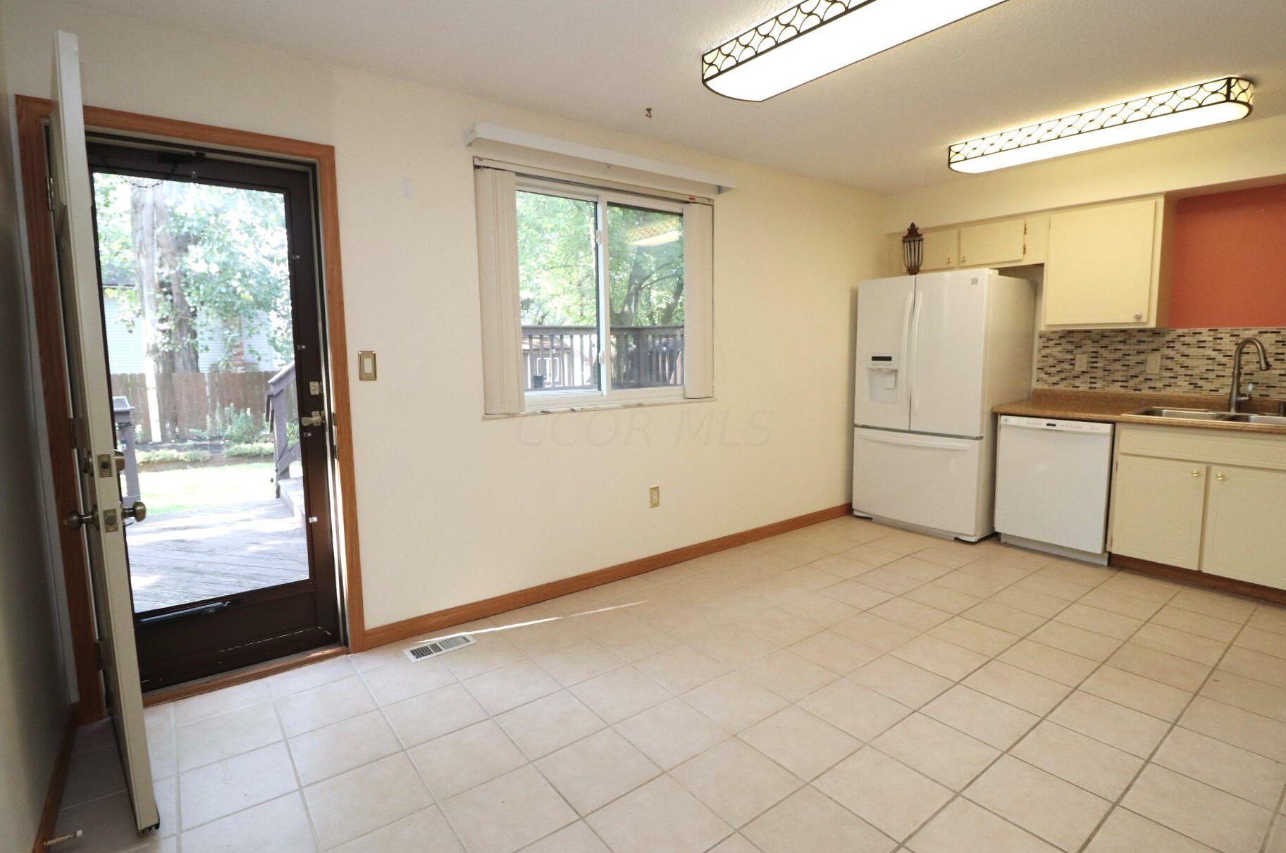 2813 Delcane Dr, Columbus OH  43235-7225 exterior