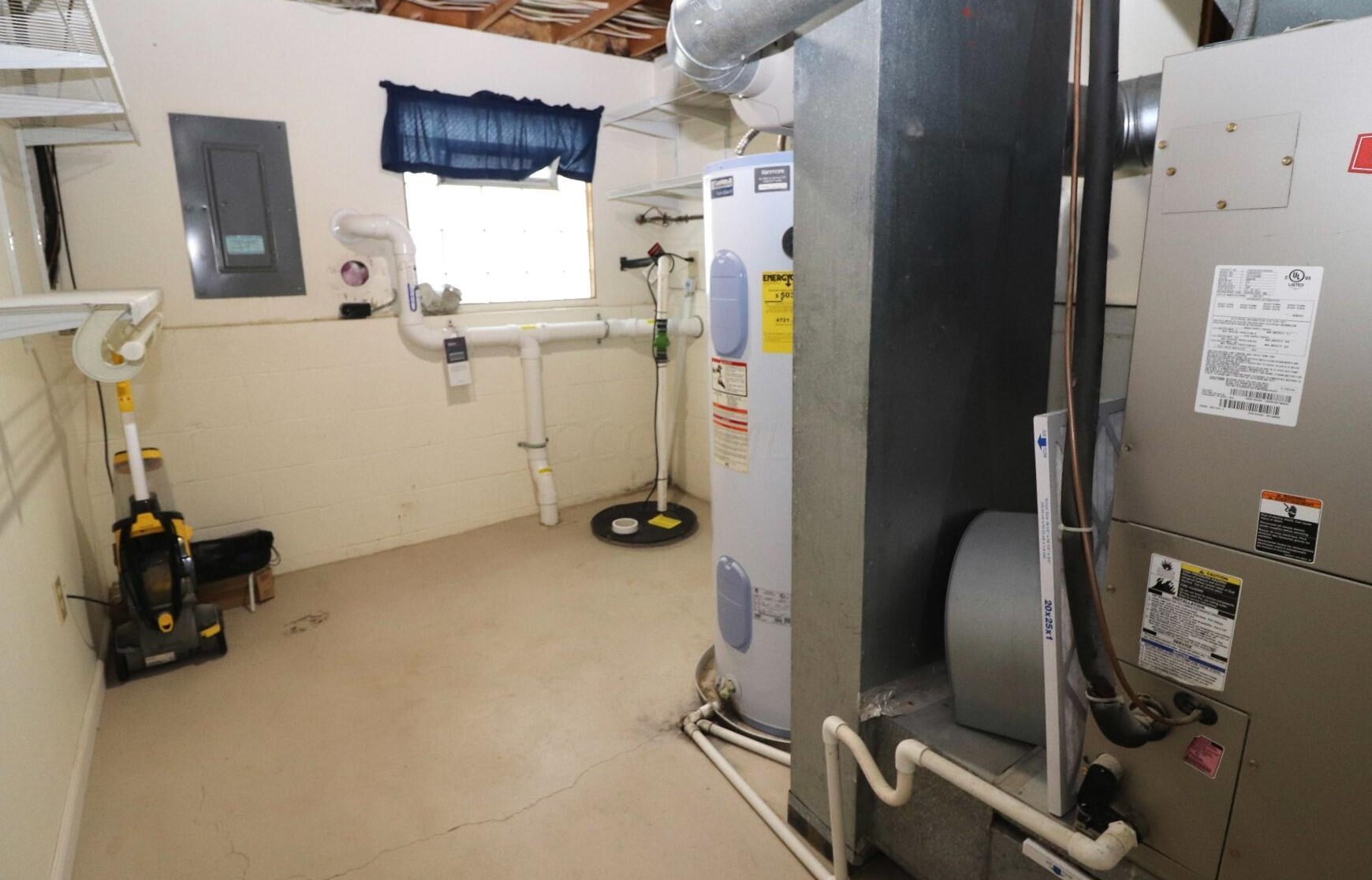 2813 Delcane Dr, Columbus OH  43235-7225 exterior