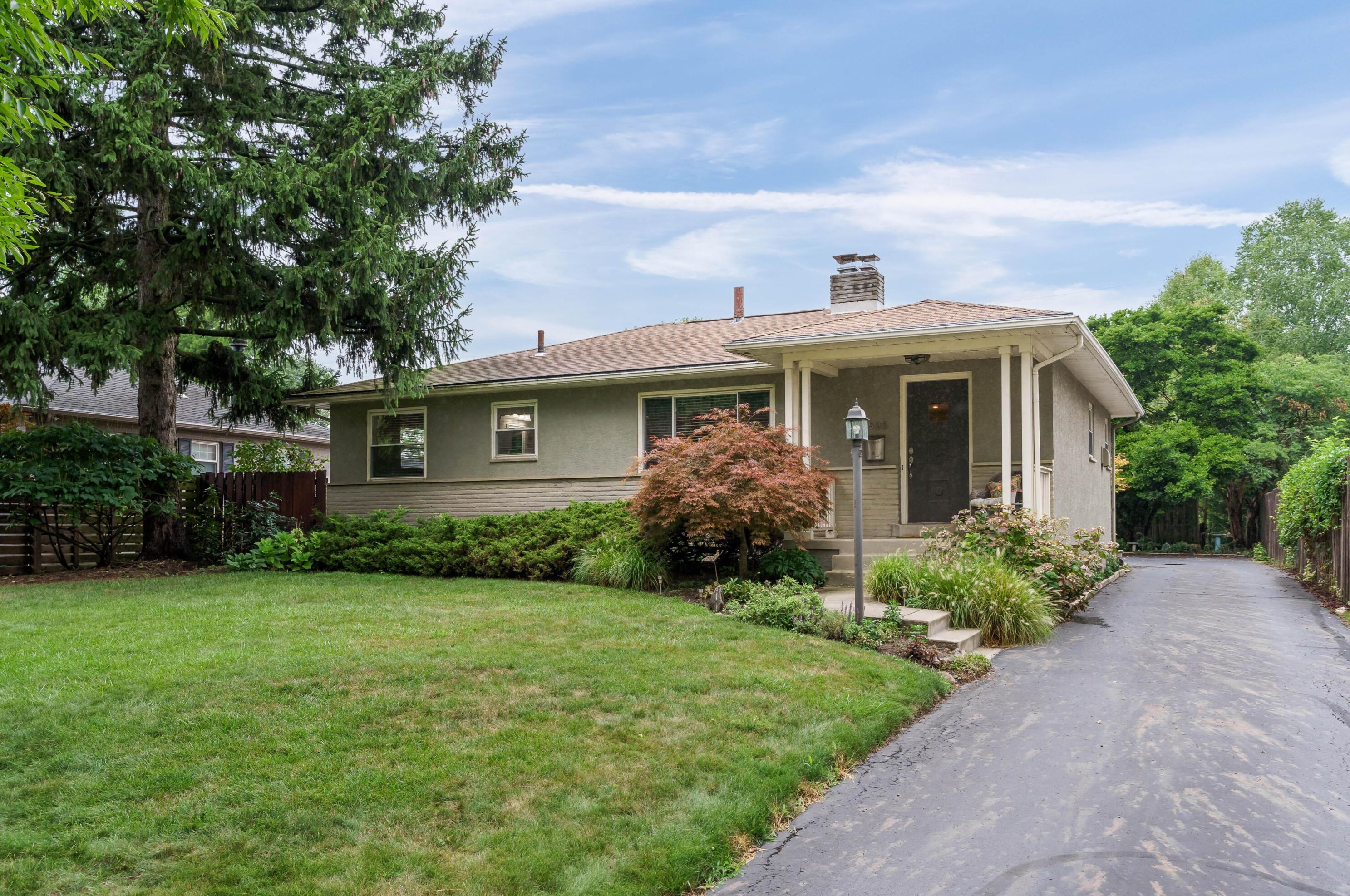 2595 Mount Holyoke Rd, Columbus, OH 43221-3422
