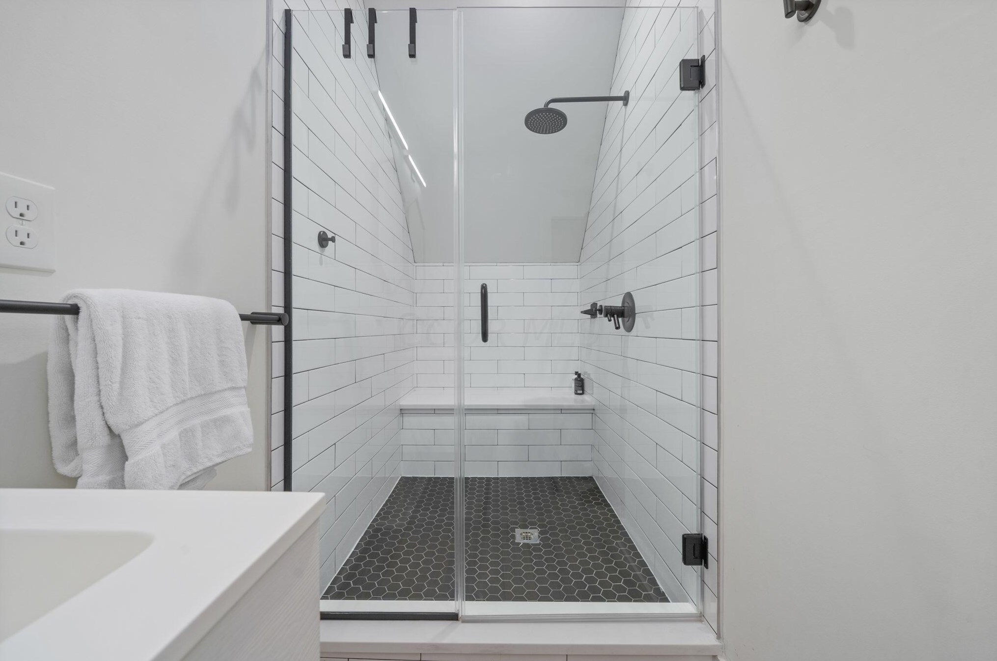 847 Hamlet St, Columbus OH  43215-1537 exterior