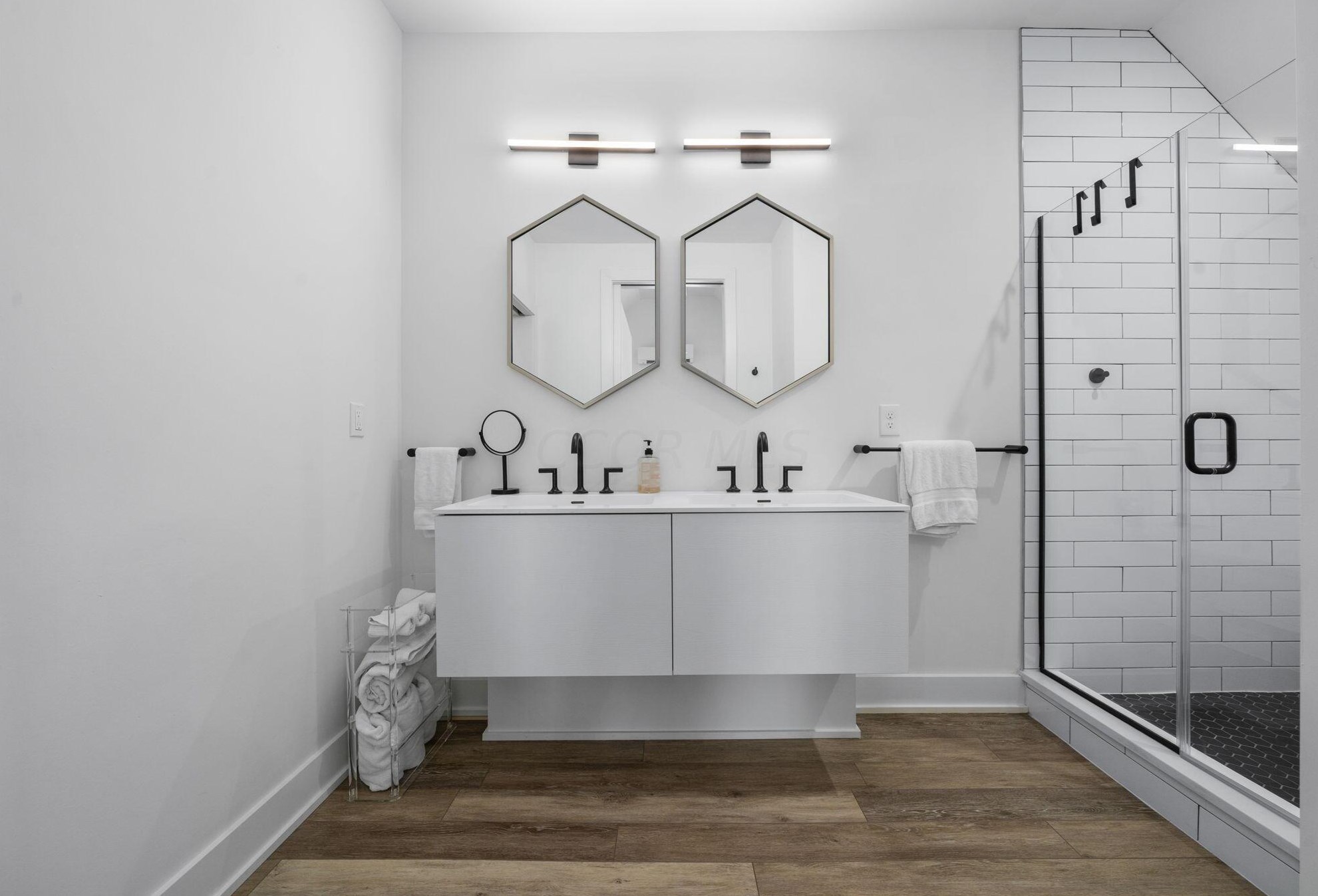 847 Hamlet St, Columbus OH  43215-1537 exterior