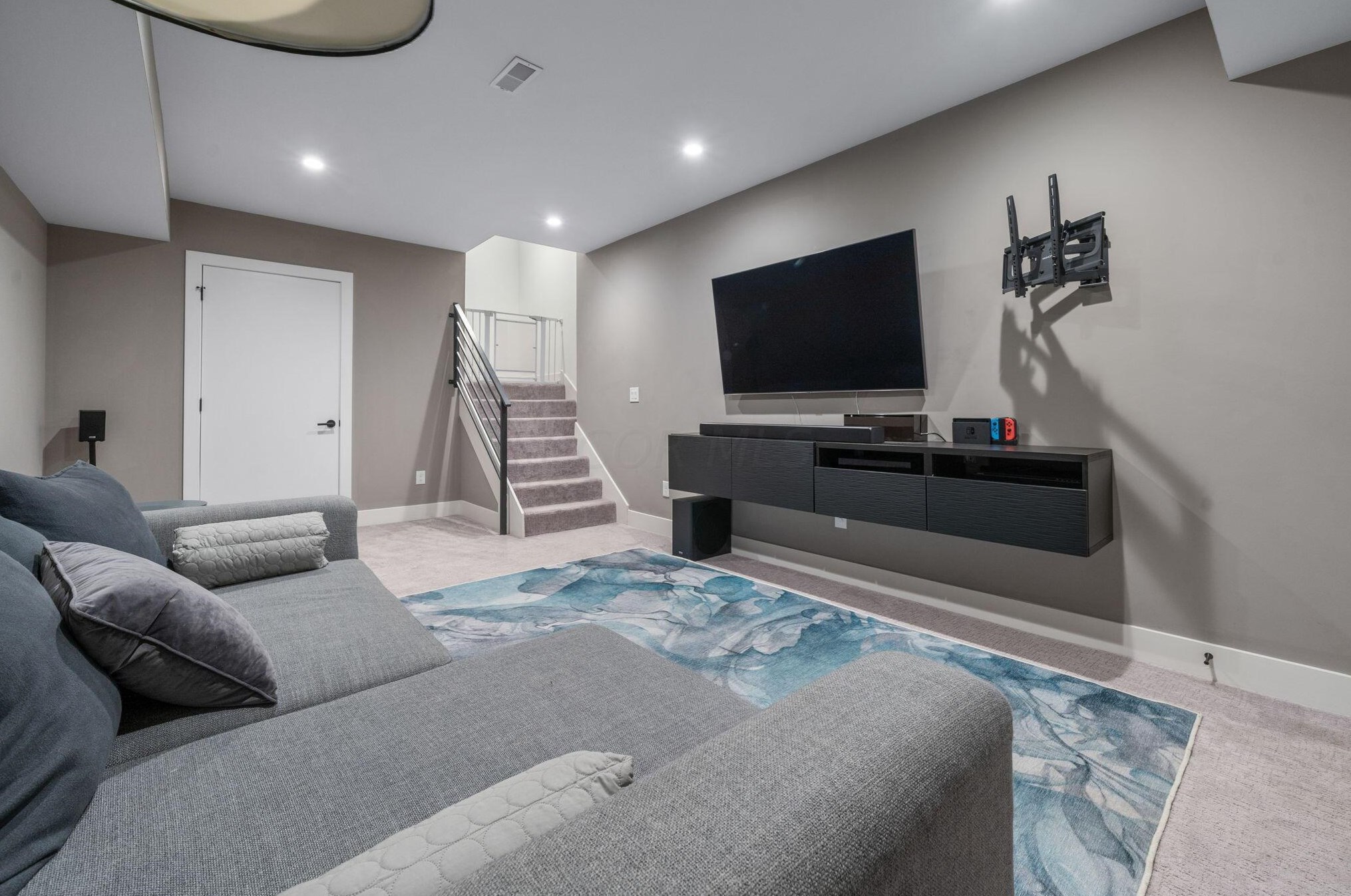 847 Hamlet St, Columbus OH  43215-1537 exterior