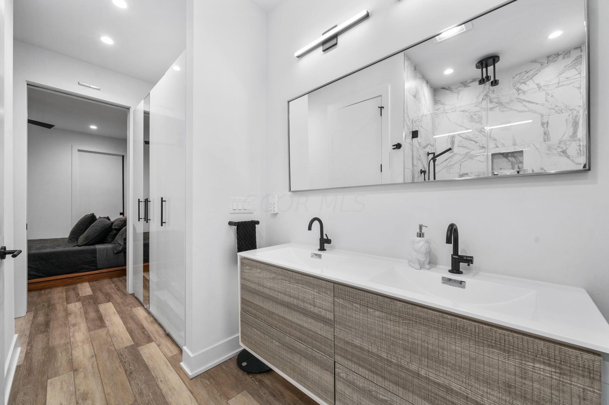 847 Hamlet St, Columbus OH  43215-1537 exterior