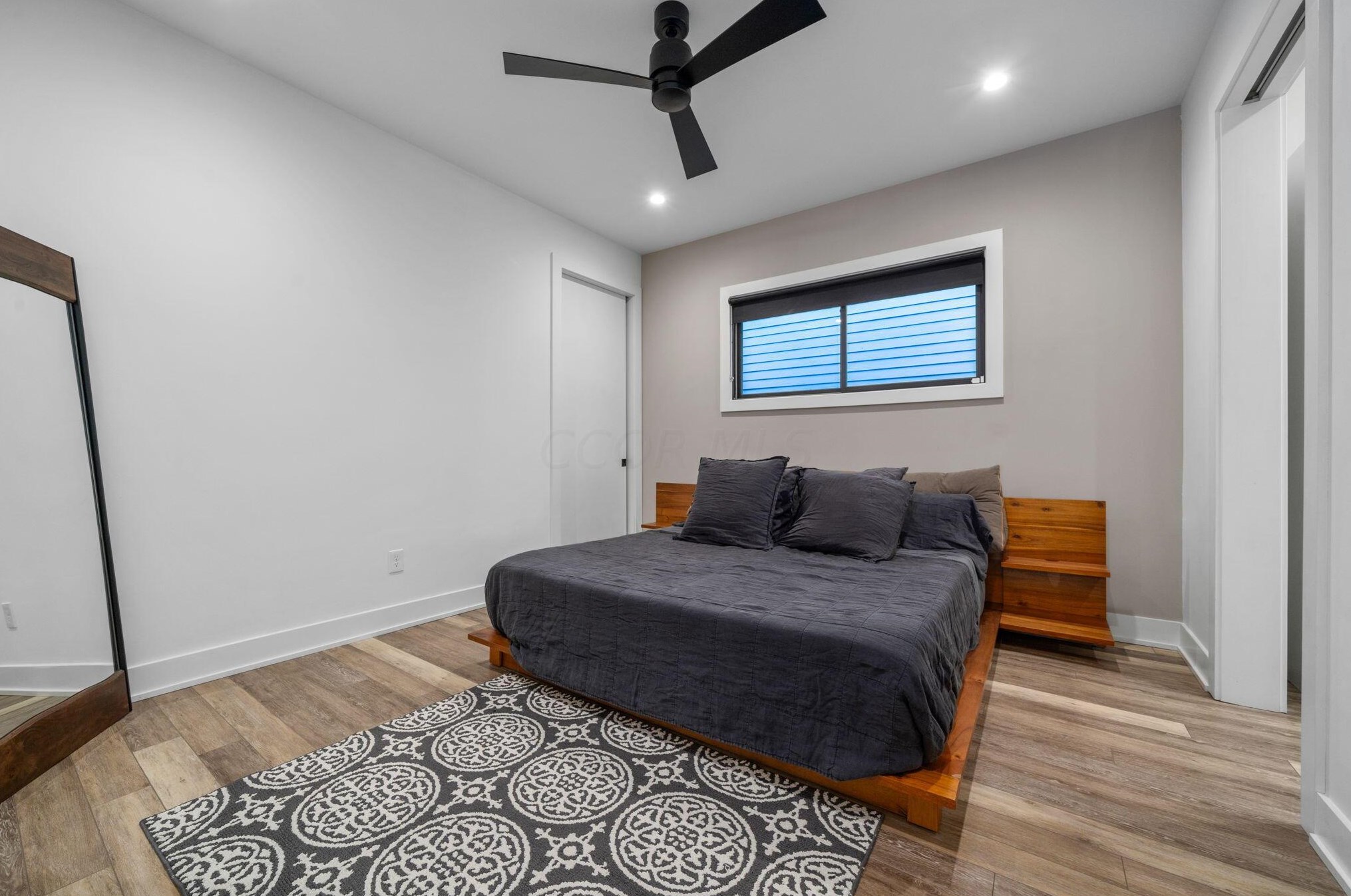 847 Hamlet St, Columbus OH  43215-1537 exterior