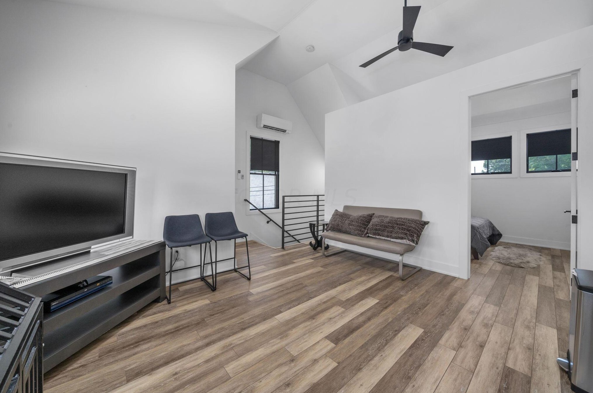 847 Hamlet St, Columbus OH  43215-1537 exterior