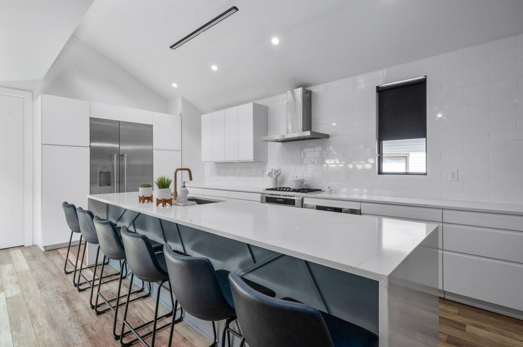 847 Hamlet St, Columbus OH  43215-1537 exterior