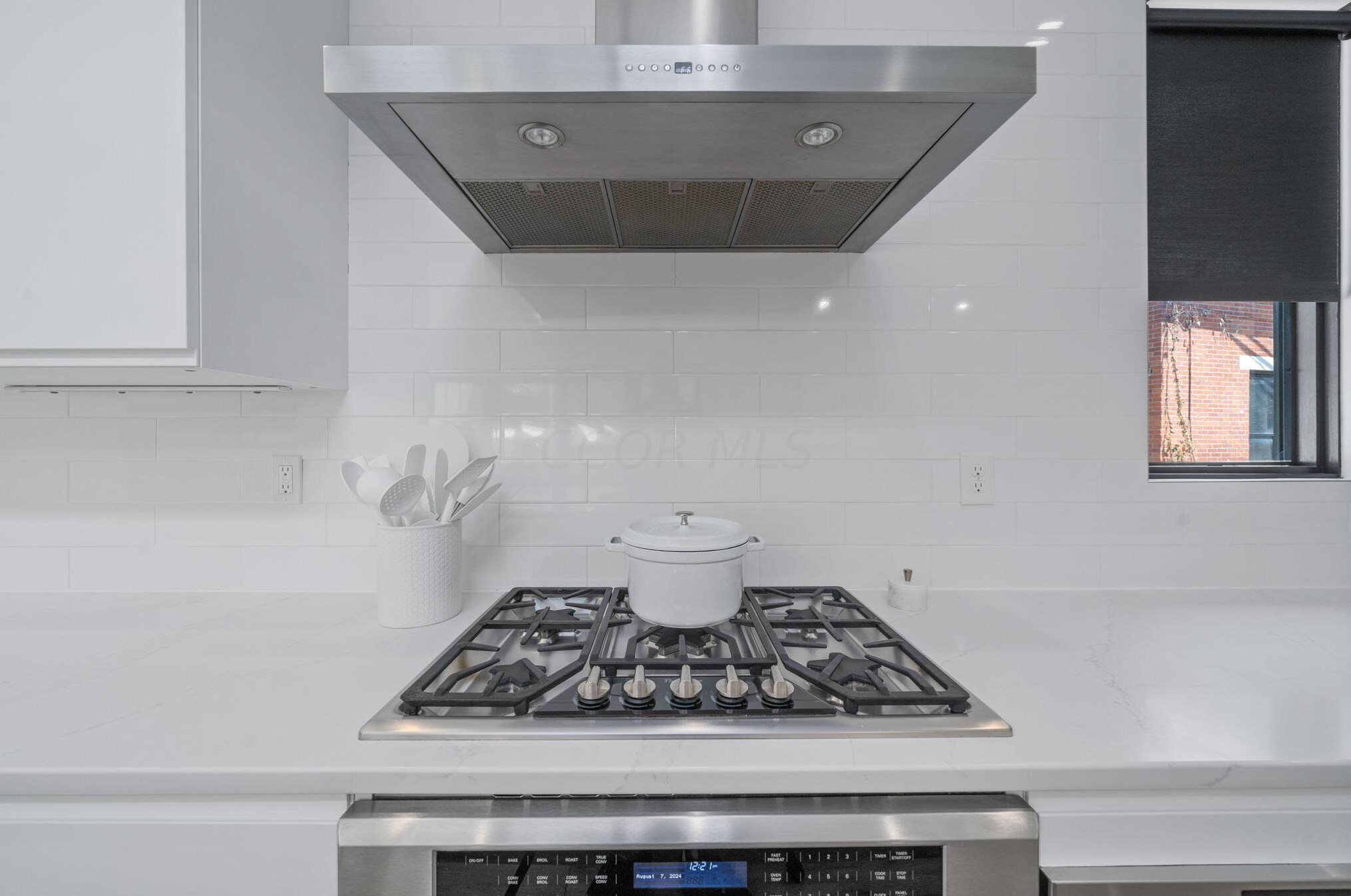 847 Hamlet St, Columbus OH  43215-1537 exterior