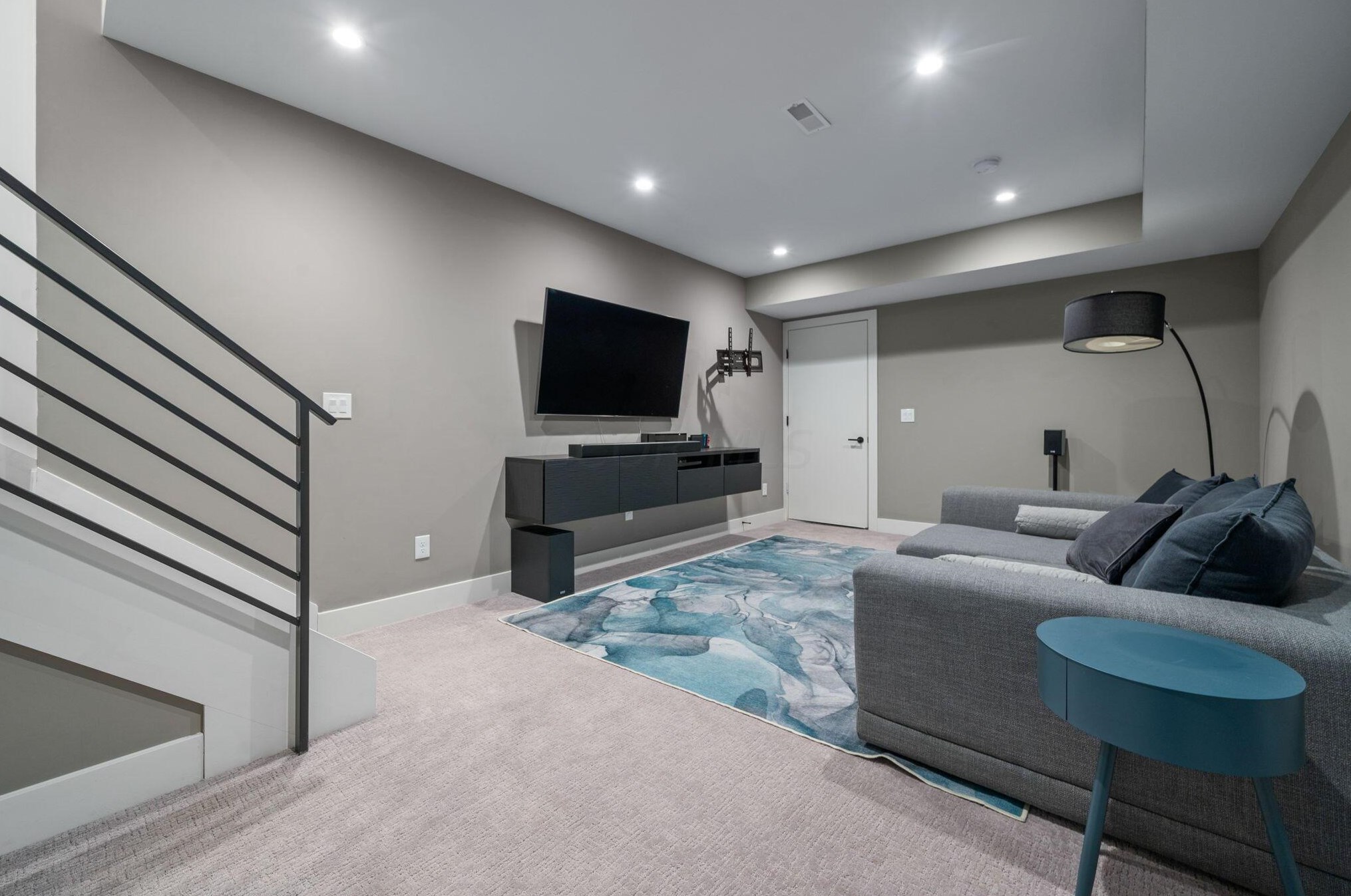 847 Hamlet St, Columbus OH  43215-1537 exterior