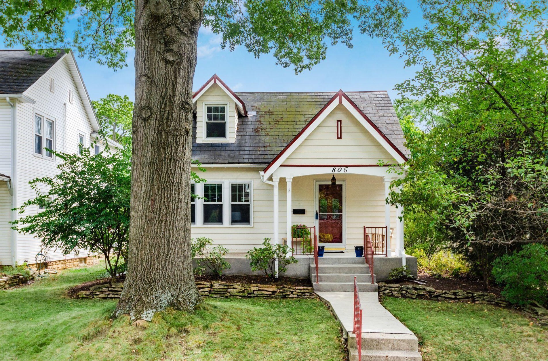 806 Cassingham Rd, Columbus, OH 43209-5408