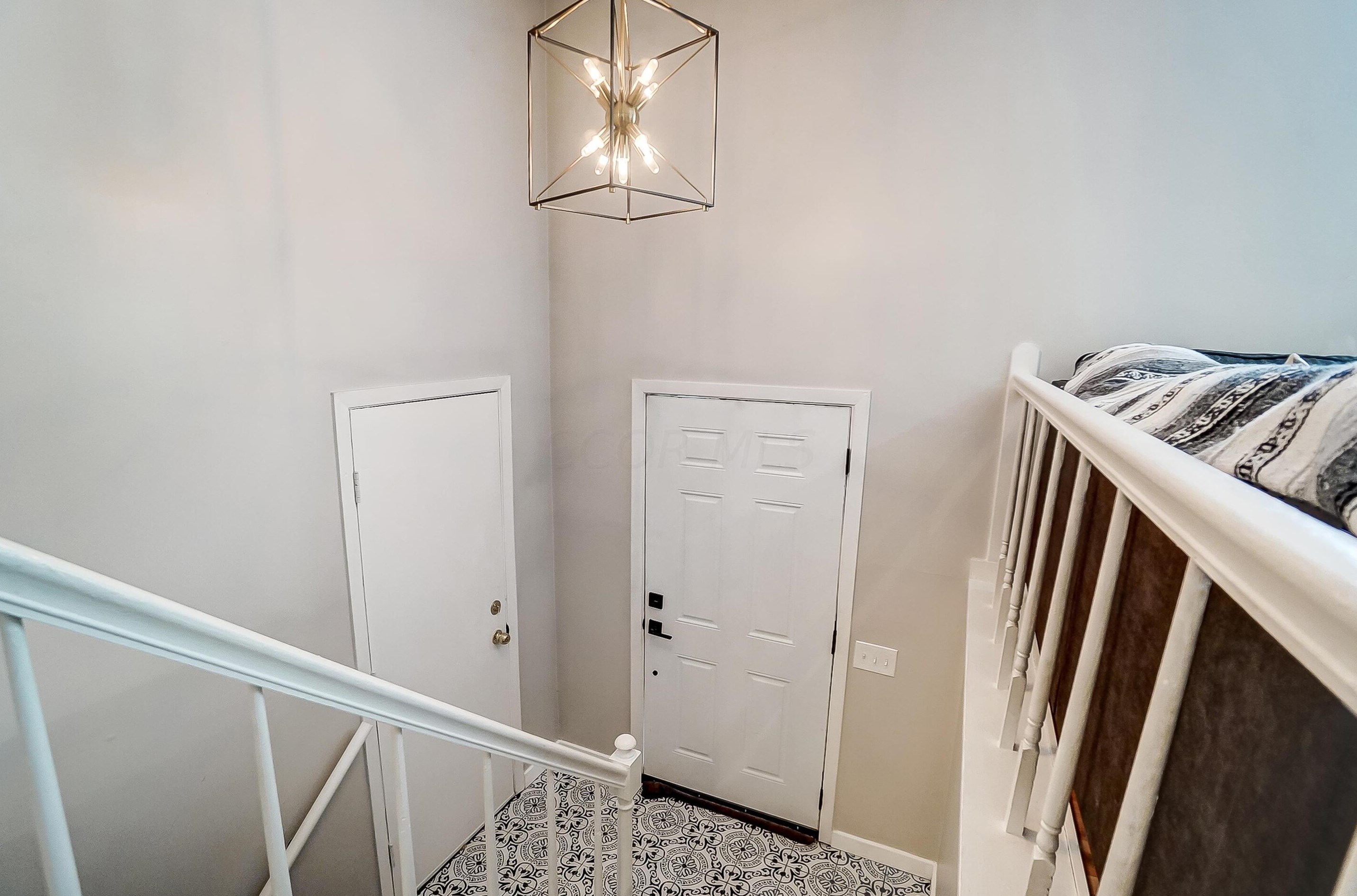 6020 Sunlawn Dr, Westerville, OH 43081