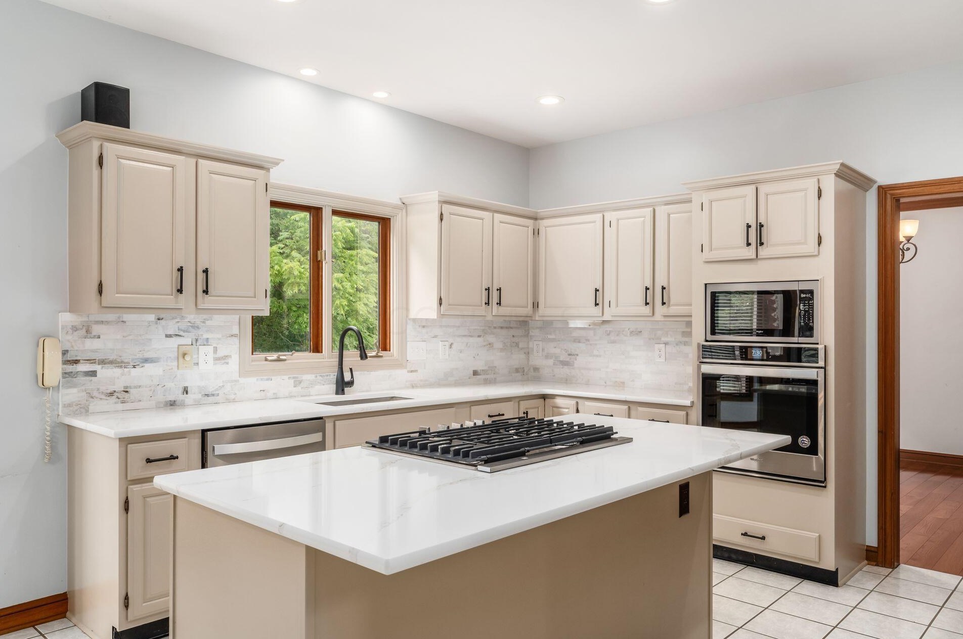 8834 Chateau Dr, Pickerington, OH 43147-8458