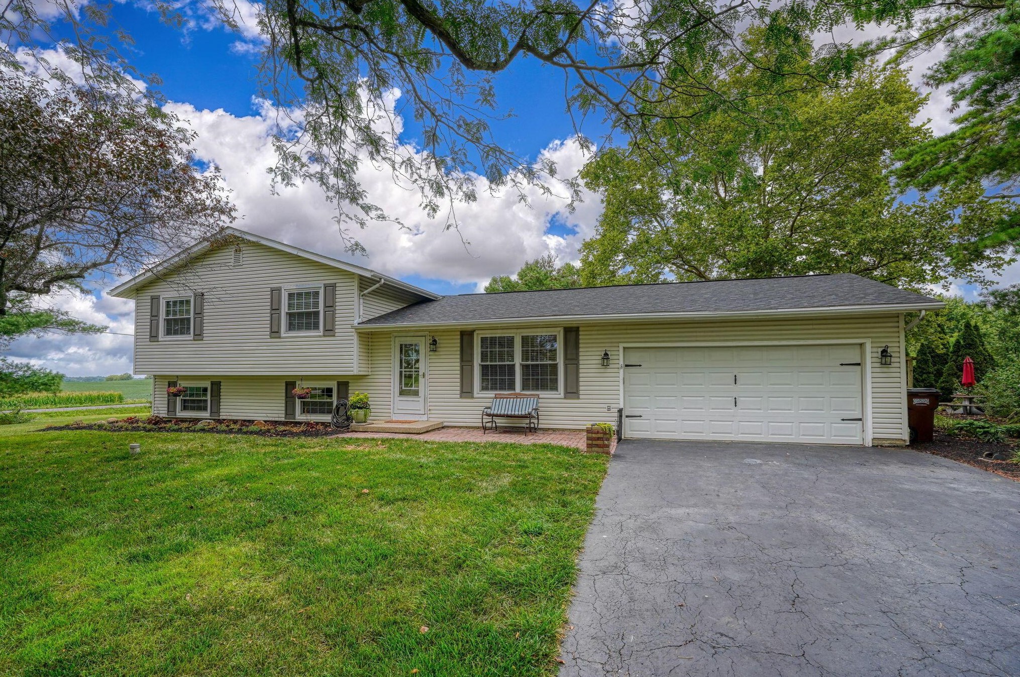 8668 Bowling Green Ln, Lancaster, OH 43130-7857