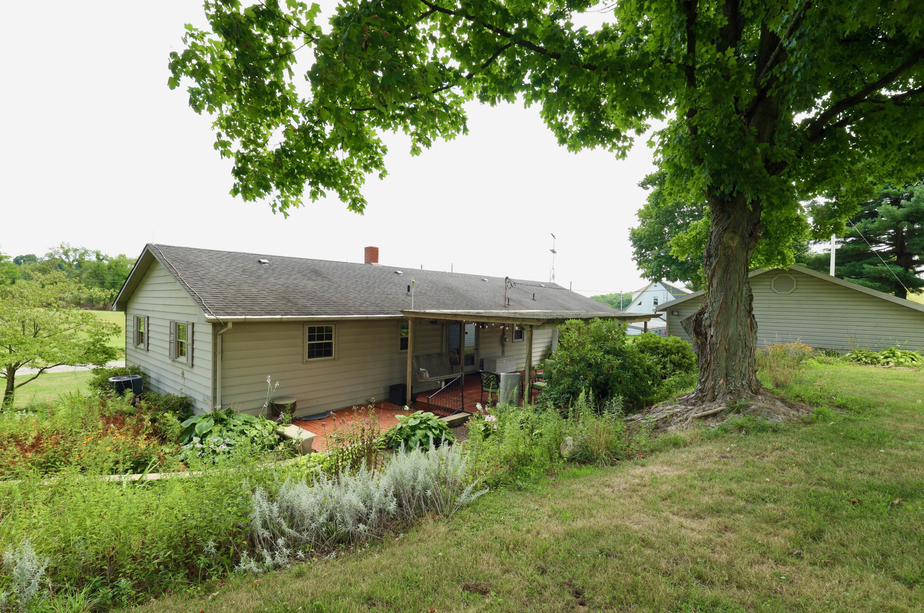 2185 Tent Rd Ne, Lancaster, OH 43130