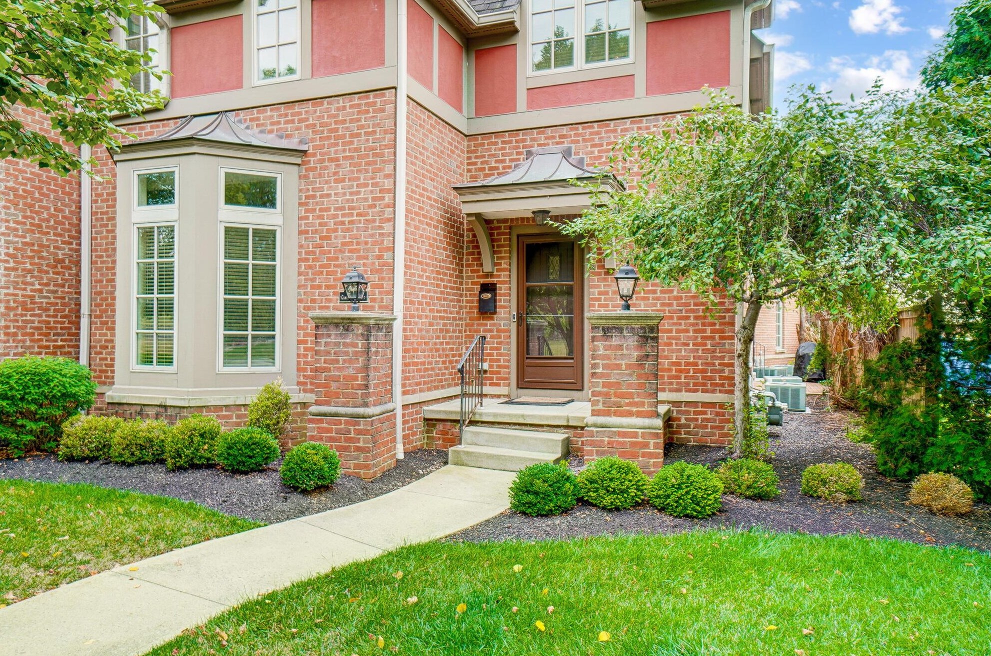 2459 Cambridge Blvd, Columbus, OH 43221-4023