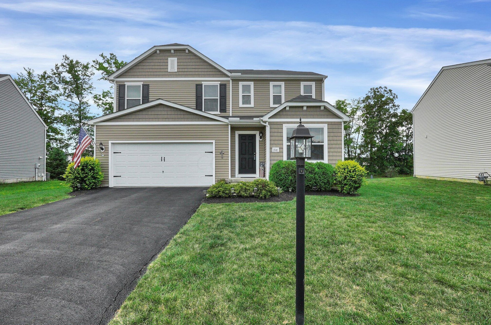 316 Glen Crossing Dr, Pataskala, OH 43062