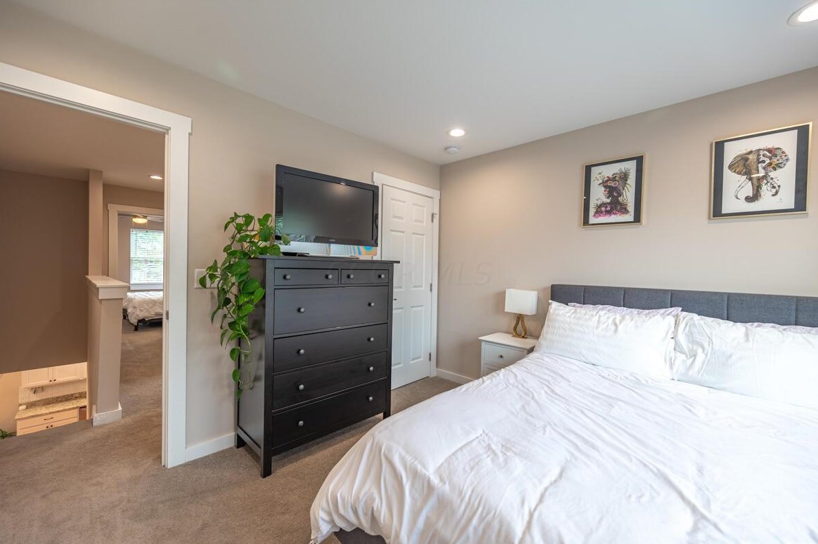 828 Reinhard Ave, Columbus OH  43206-3078 exterior