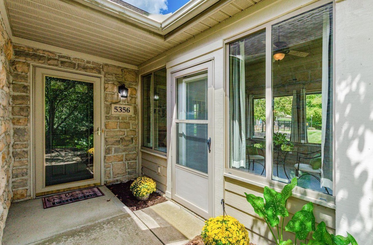 5356 Meadowood Ln, Westerville, OH 43082