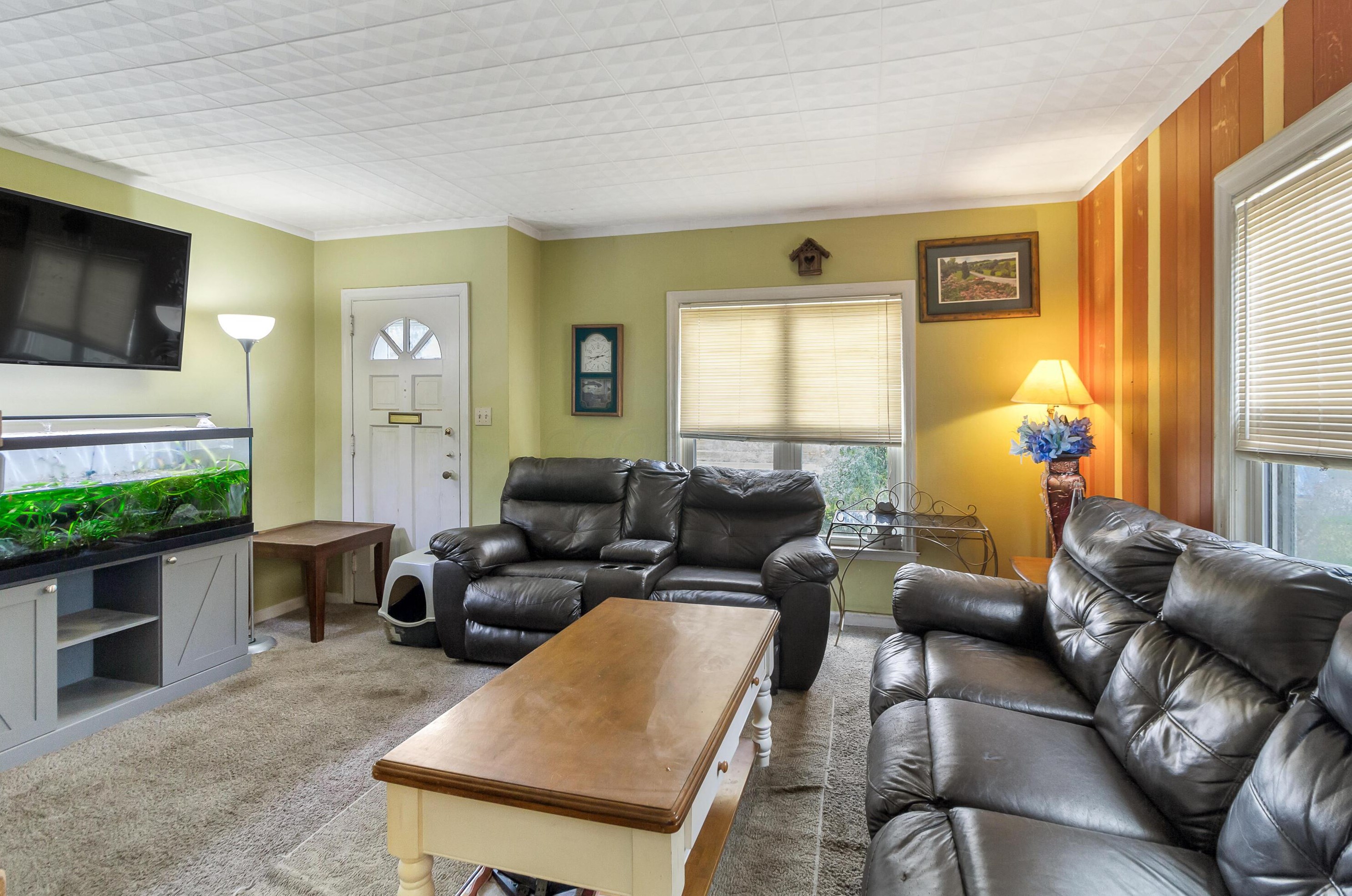 812 Weber Rd, Columbus, OH 43211-1049