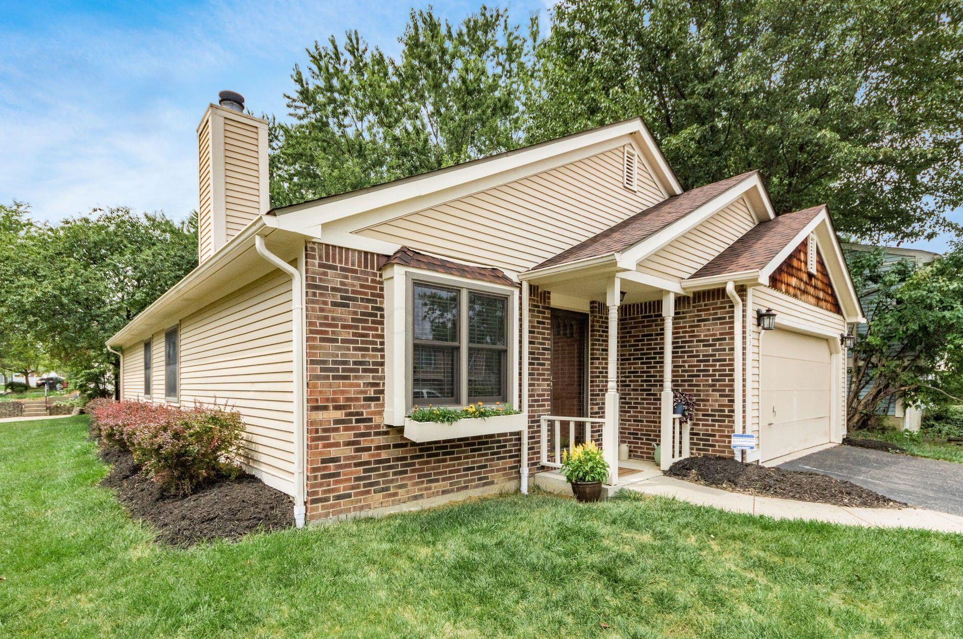 1031 Woodington Rd, Westerville, OH 43081