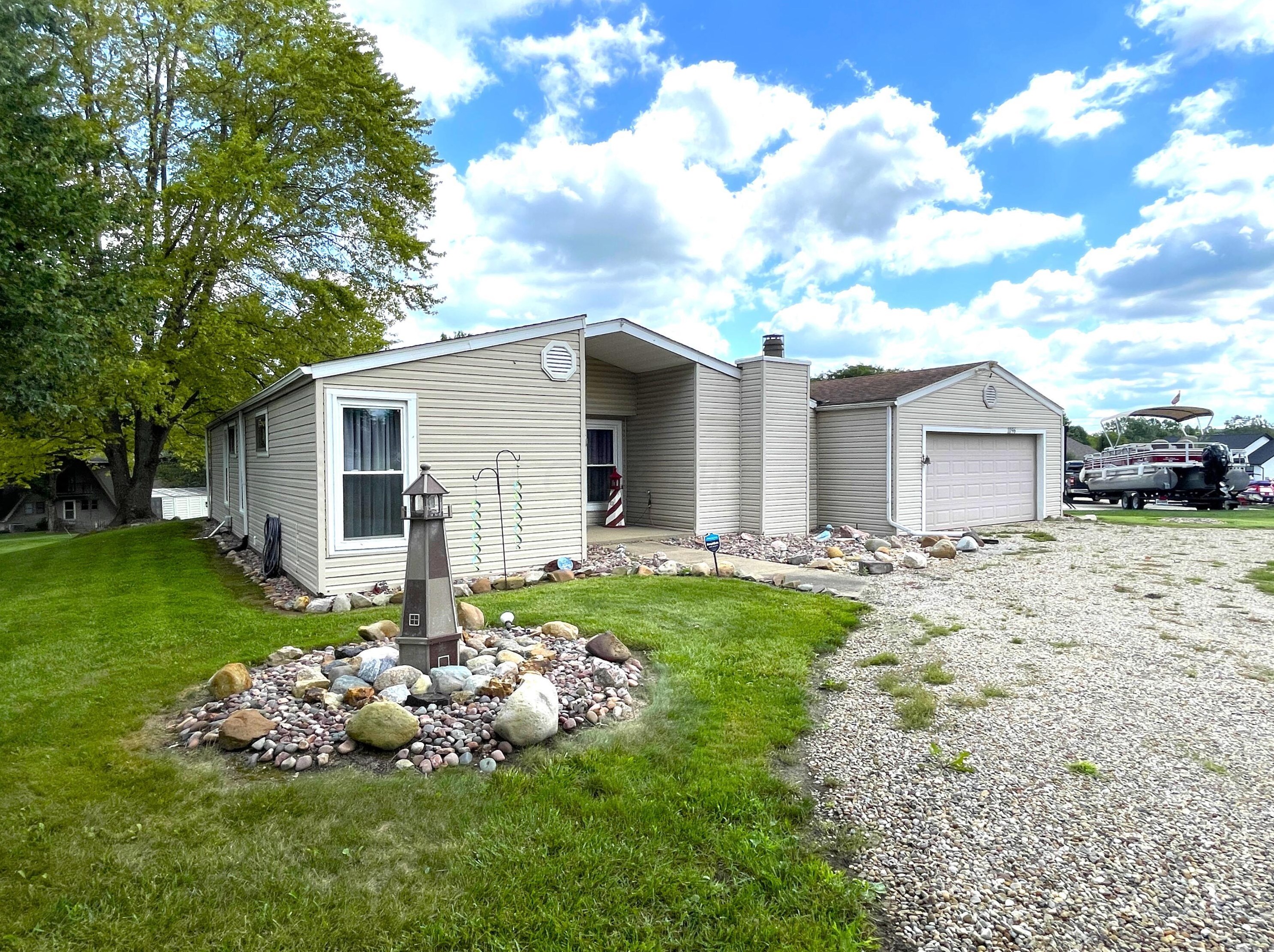 1096 Apple Valley Dr, Howard, OH 43028