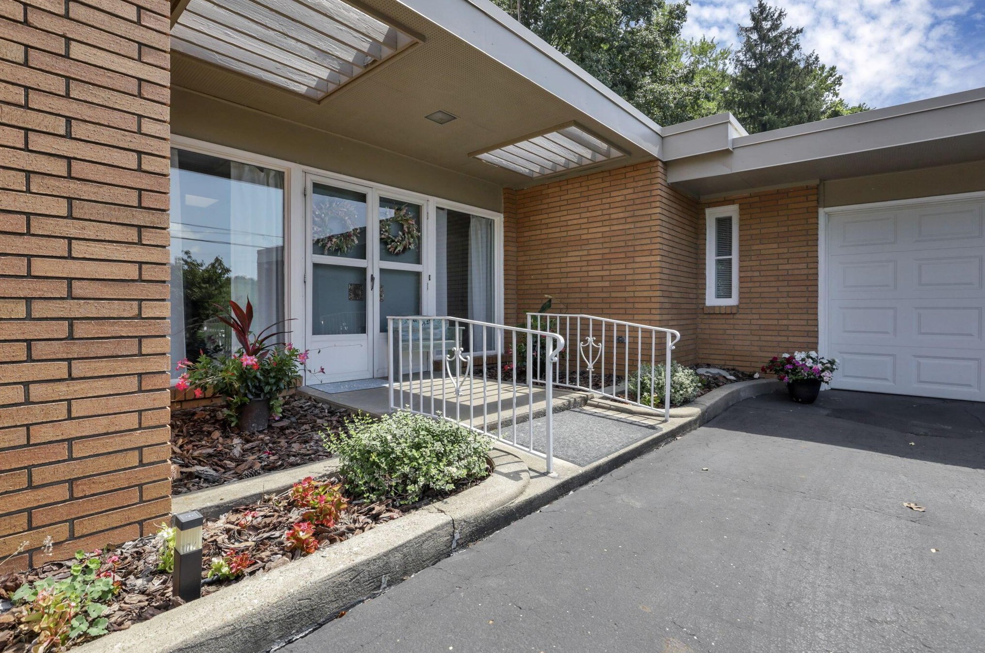 4920 W Shore Dr, Zanesville, OH 43701