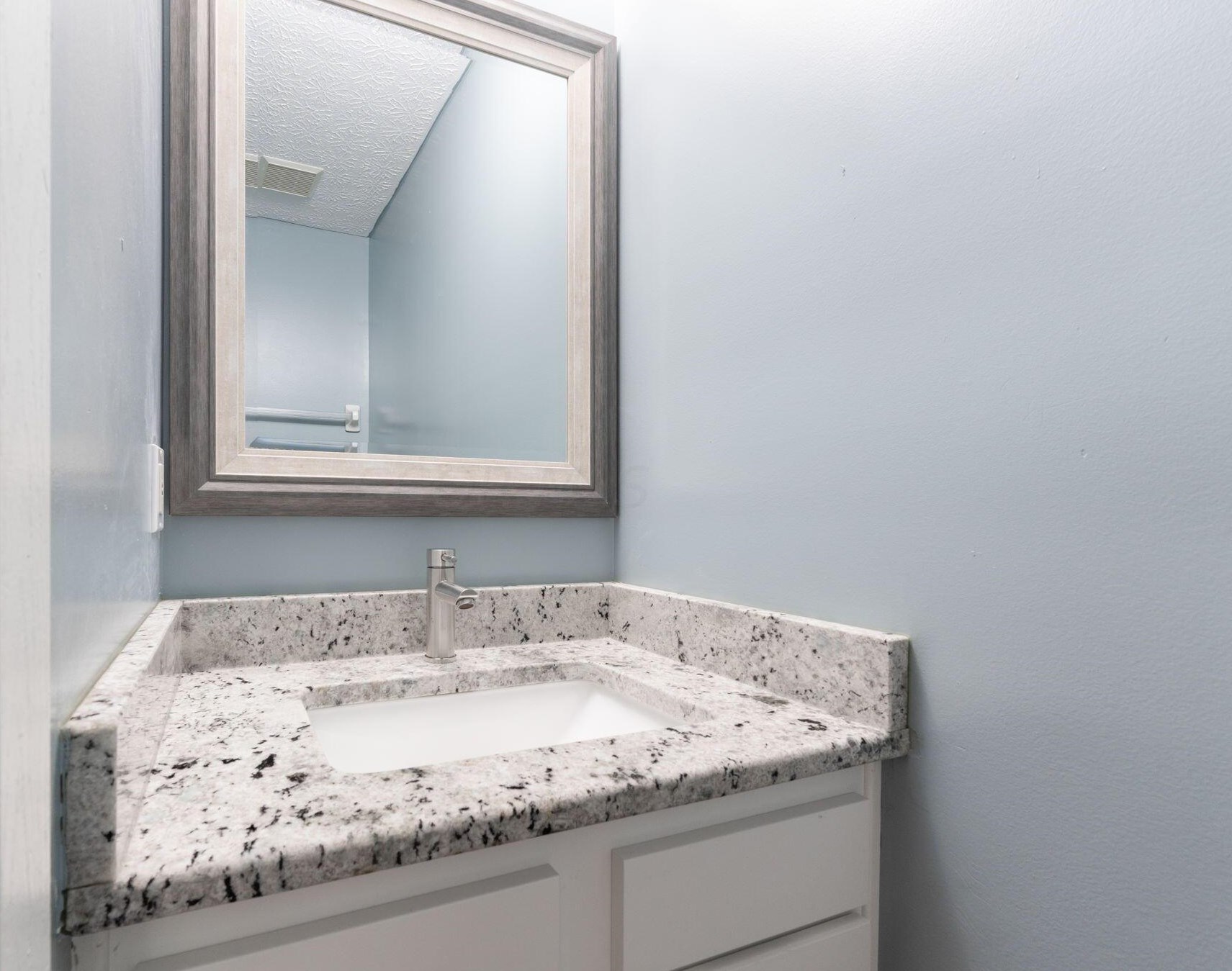 3420 Steiner St, Columbus OH  43231-7363 exterior