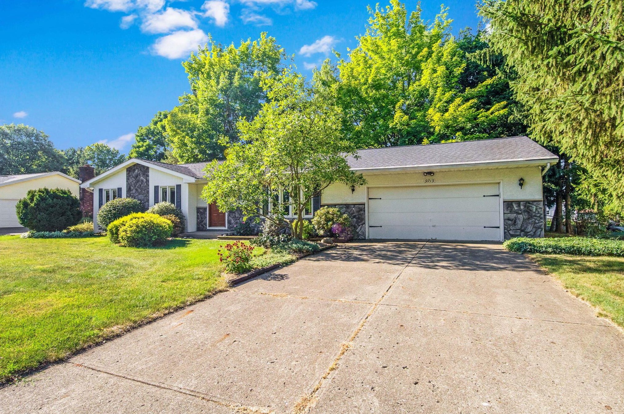 9713 Shalemar Dr, Pickerington, OH 43147