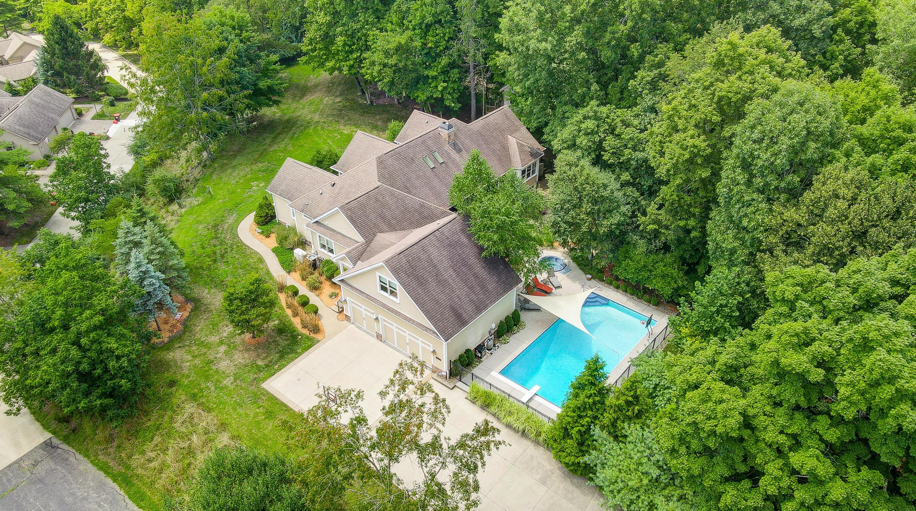 335 Pinehurst Dr, Granville, OH 43023