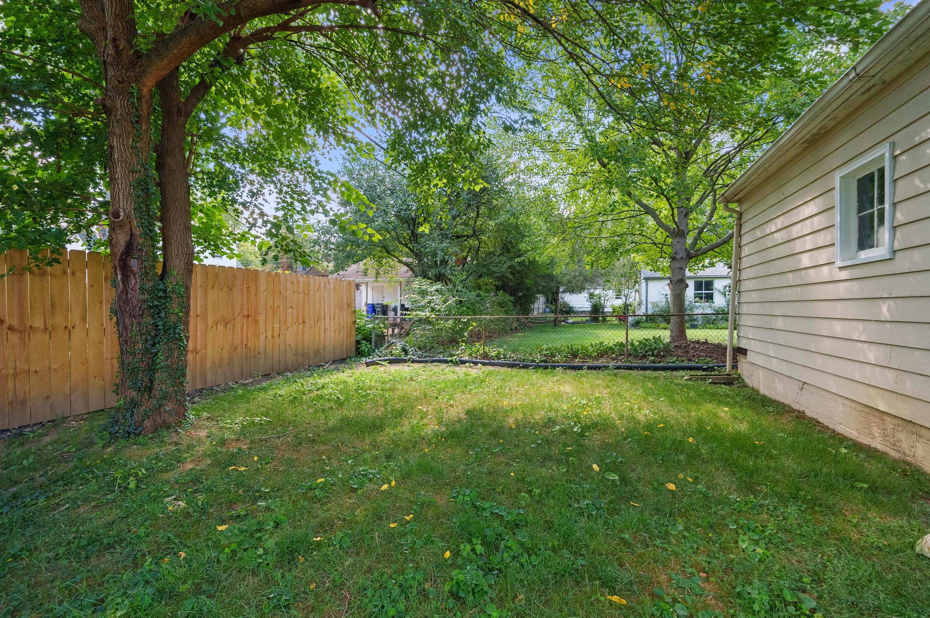 1455 Ashdowne Rd, Columbus OH 43221-3901 exterior