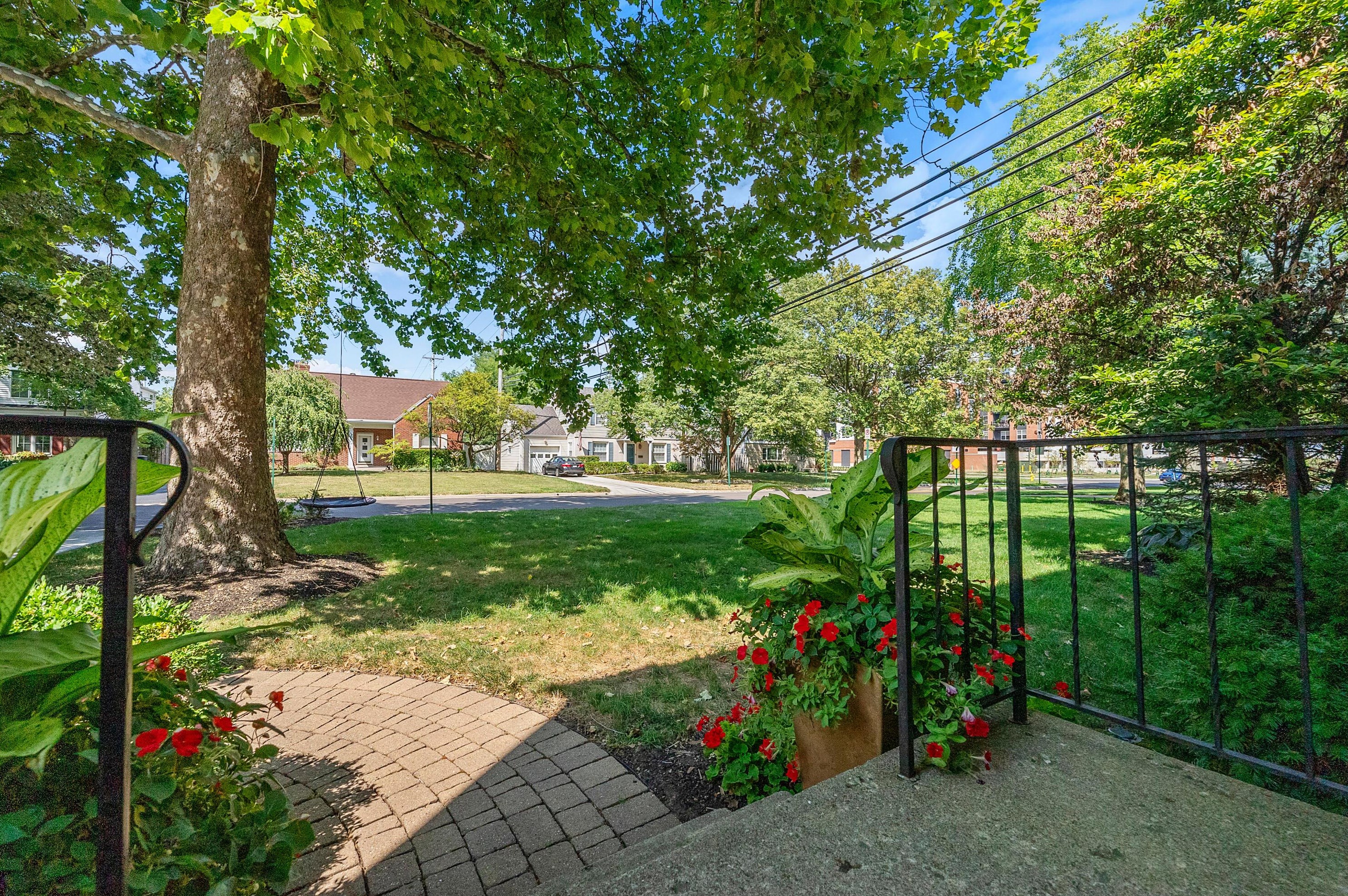 1455 Ashdowne Rd, Columbus OH 43221-3901 exterior