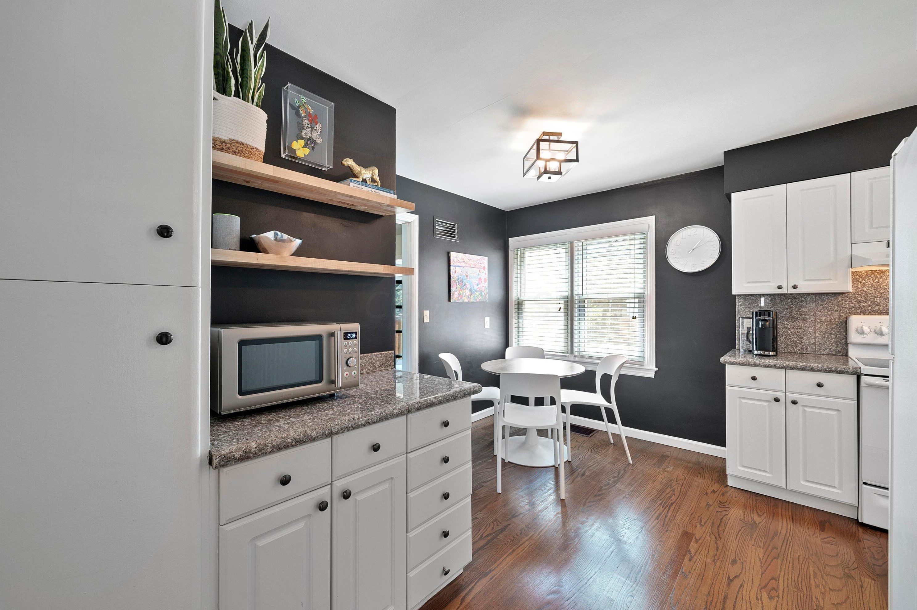 1455 Ashdowne Rd, Columbus OH 43221-3901 exterior