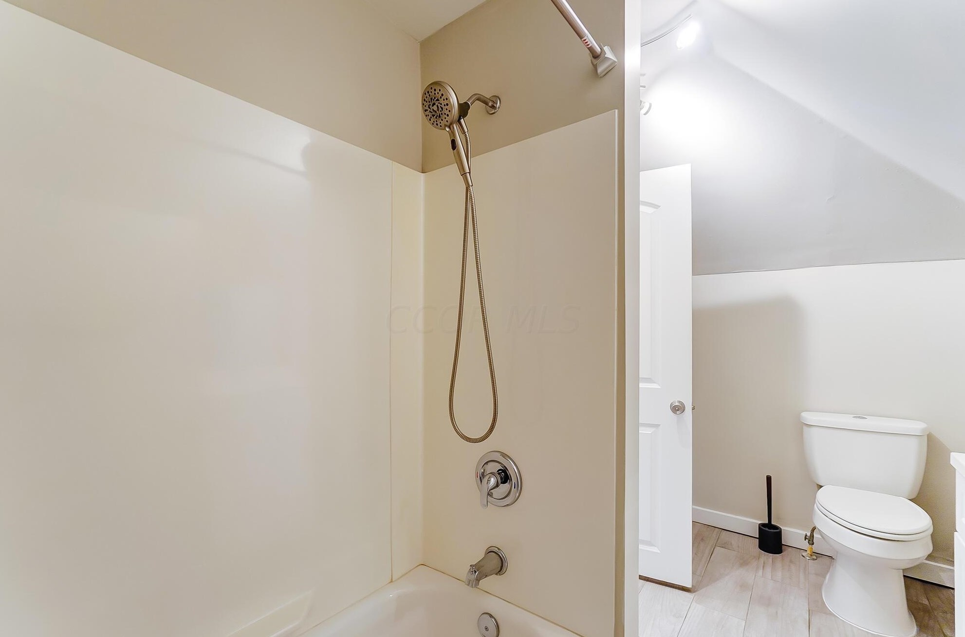 33 Princeton Ave, Columbus OH 43222-1149 exterior