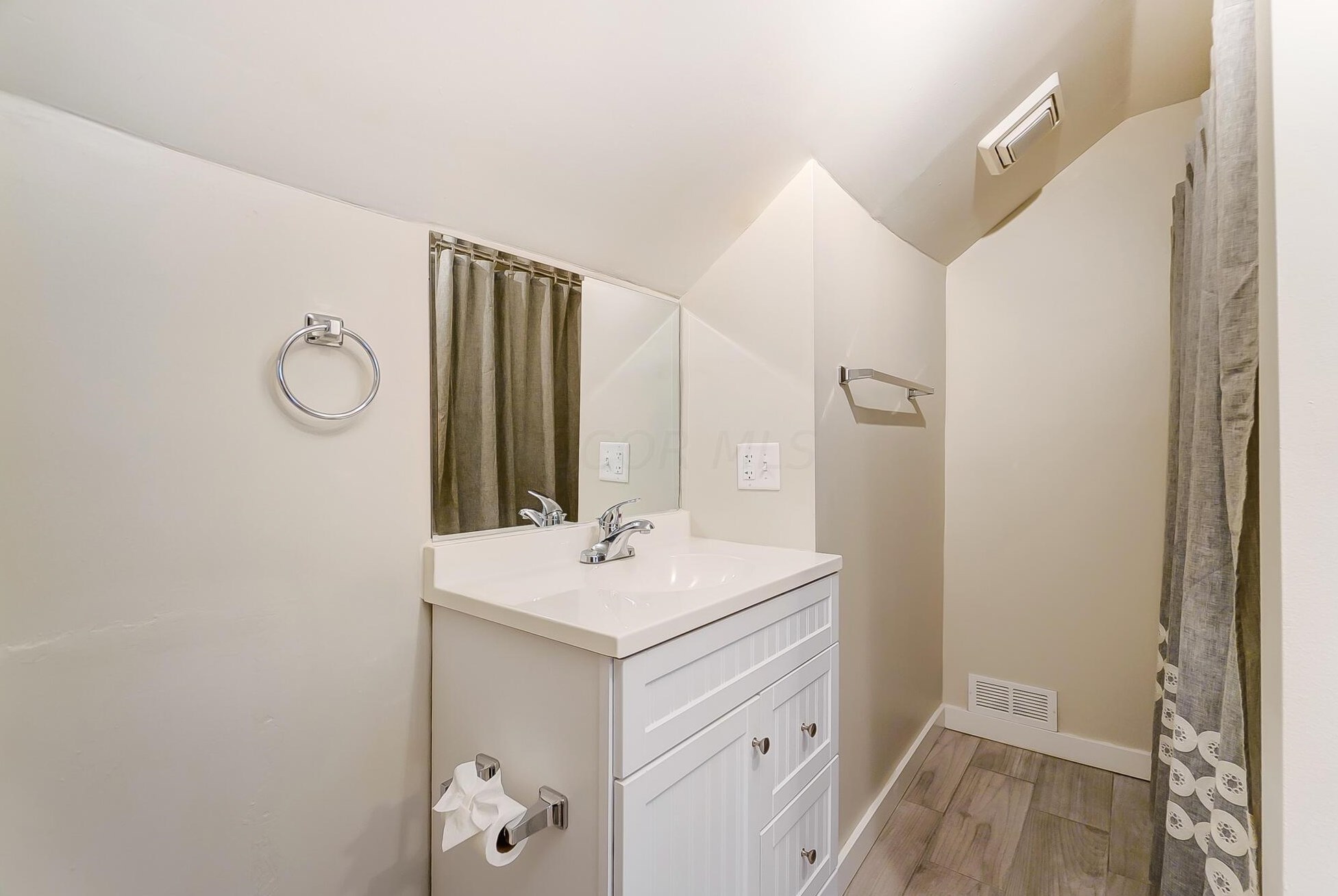 33 Princeton Ave, Columbus OH 43222-1149 exterior