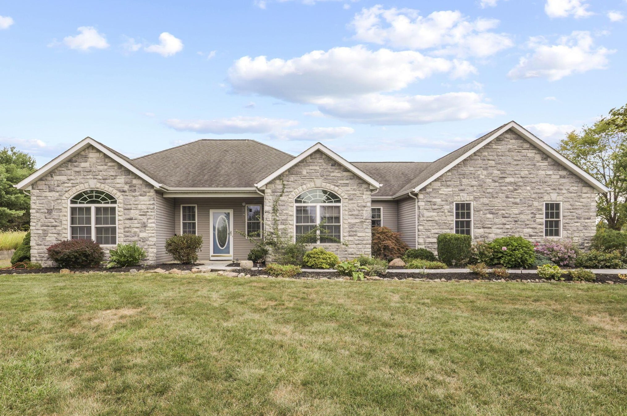 5706 Gale Rd Sw, Pataskala, OH 43062