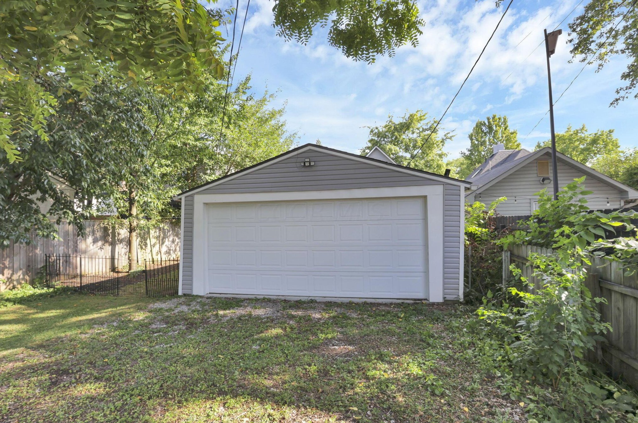 108 Pacemont Rd, Columbus OH  43202-1225 exterior