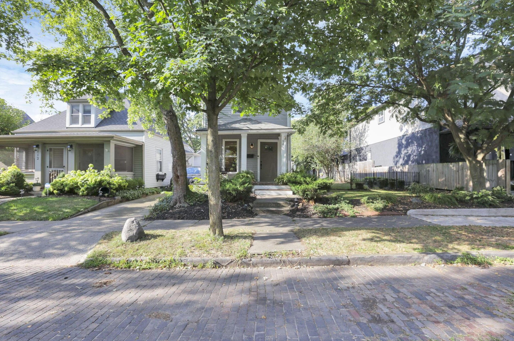 108 Pacemont Rd, Columbus OH  43202-1225 exterior