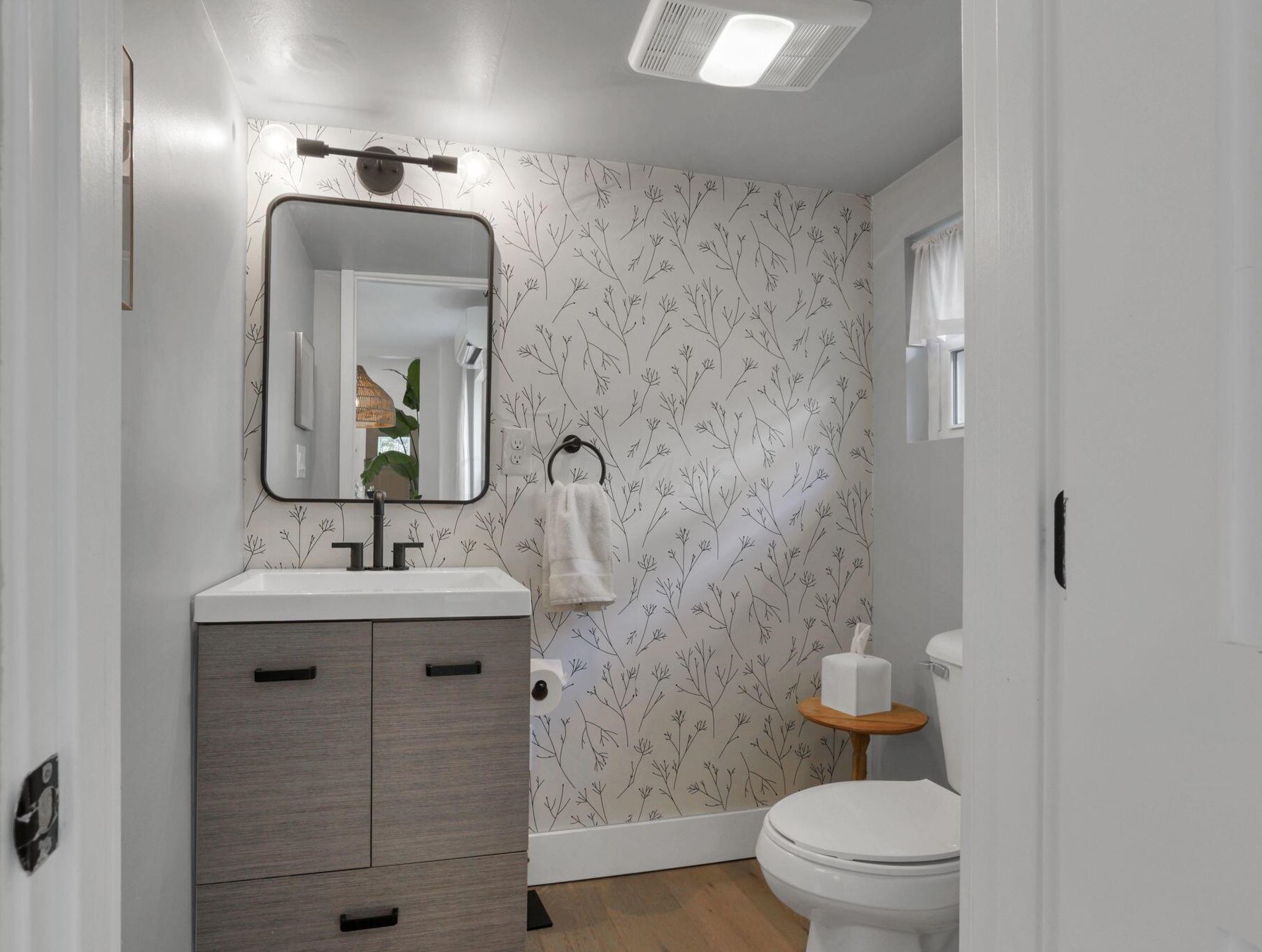 108 Pacemont Rd, Columbus OH  43202-1225 exterior