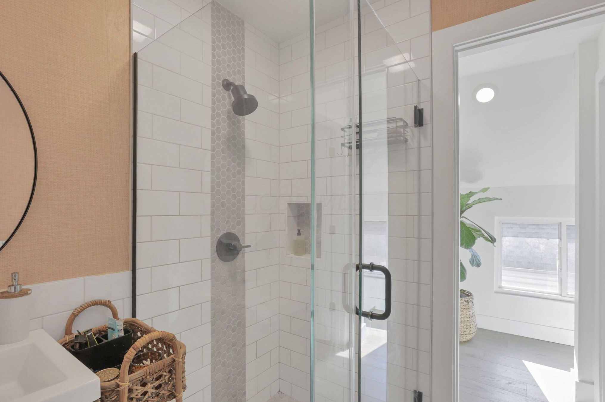 108 Pacemont Rd, Columbus OH  43202-1225 exterior