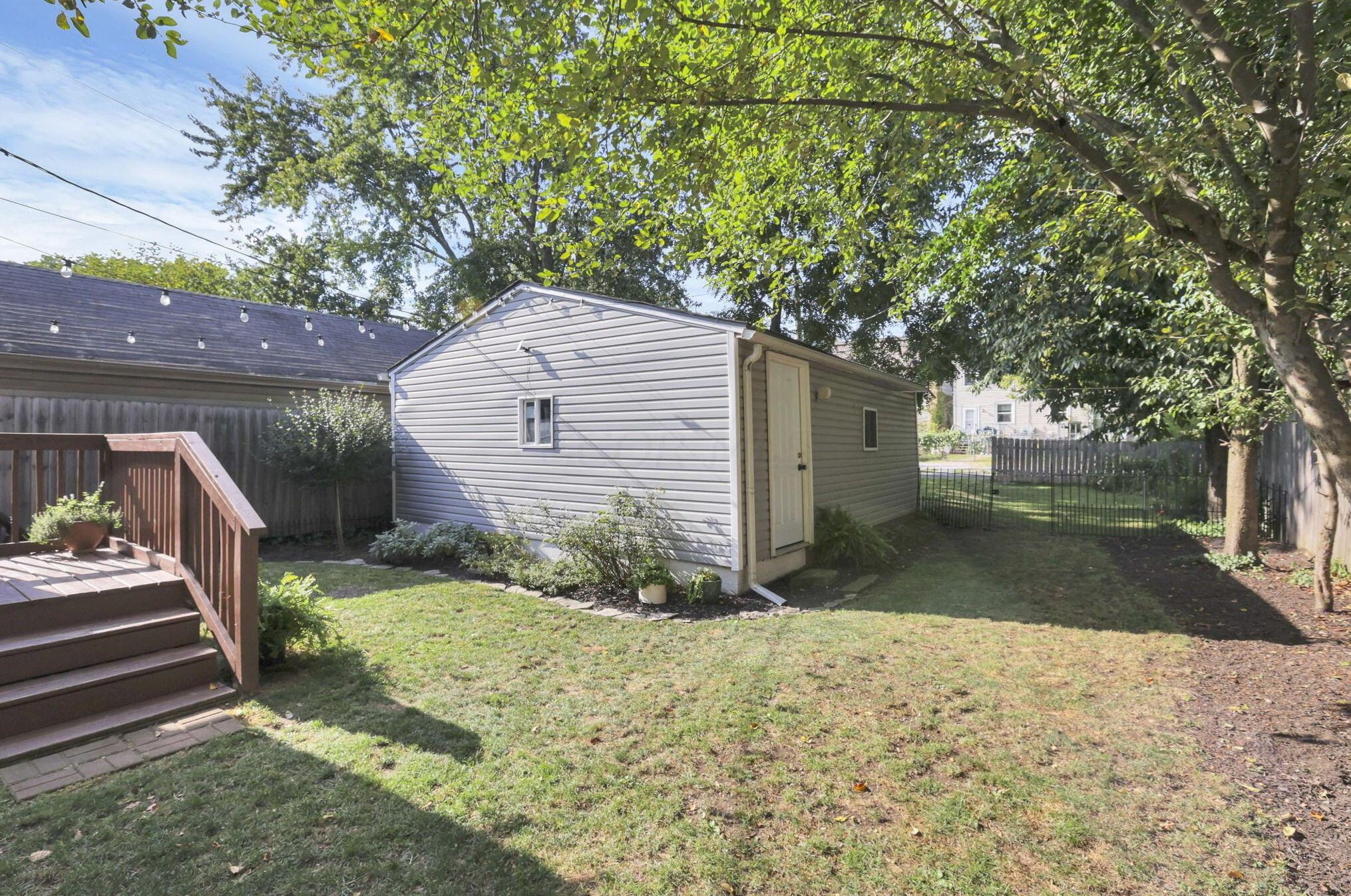 108 Pacemont Rd, Columbus OH  43202-1225 exterior