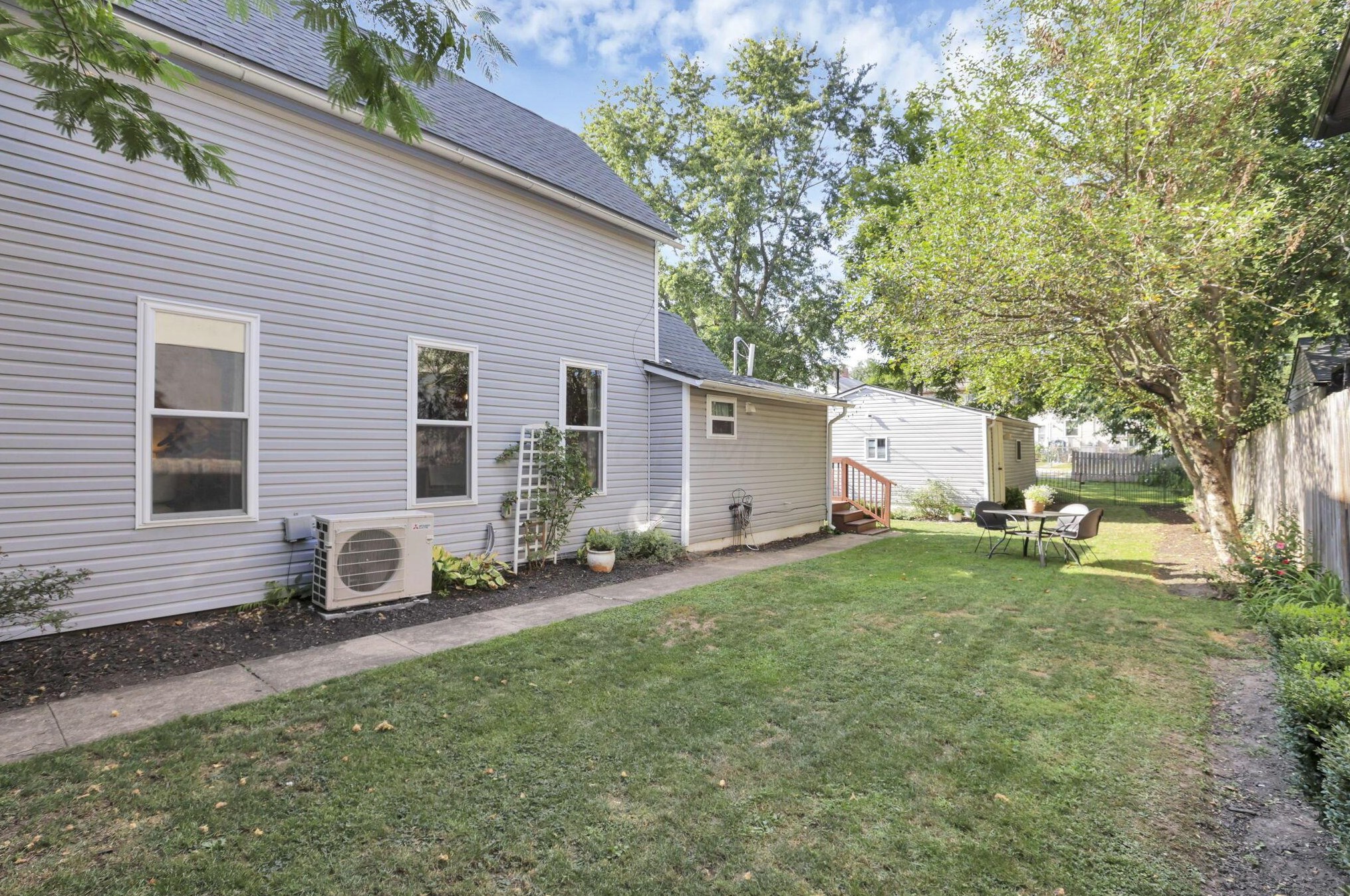 108 Pacemont Rd, Columbus OH  43202-1225 exterior