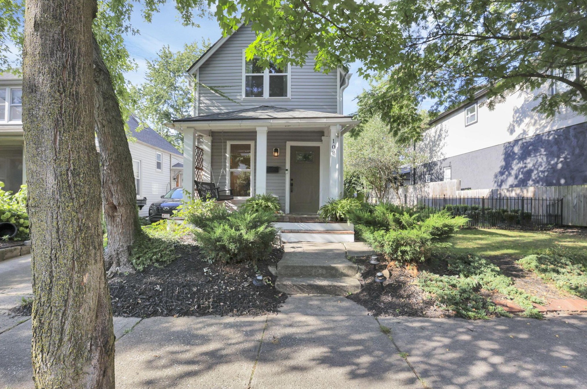 108 Pacemont Rd, Columbus OH  43202-1225 exterior