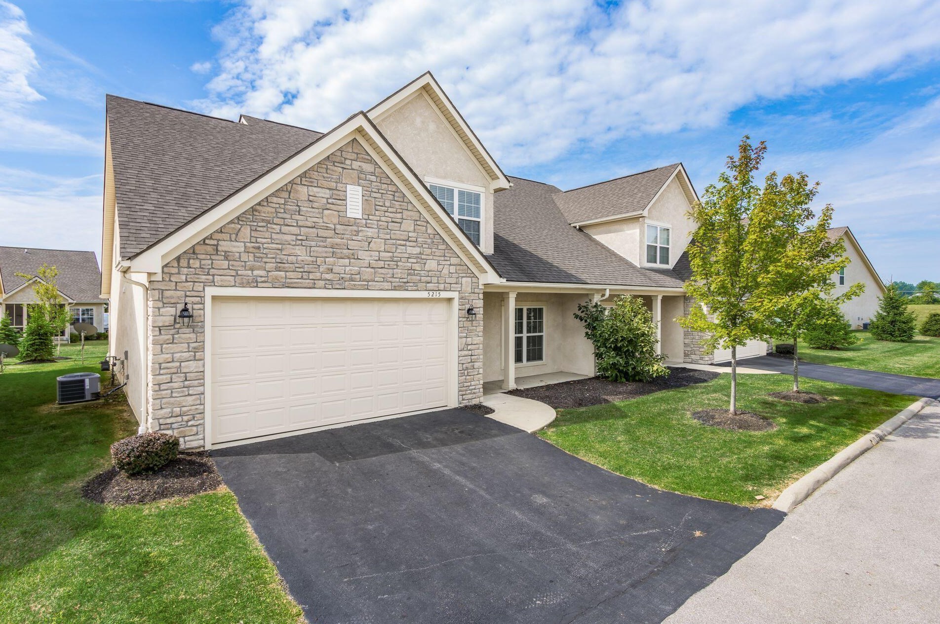 5215 Autumn Fern Dr, Dublin, OH 43016