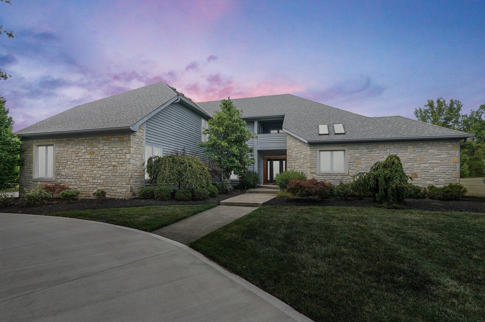 6050 Windbrook Dr, Blacklick, OH 43004