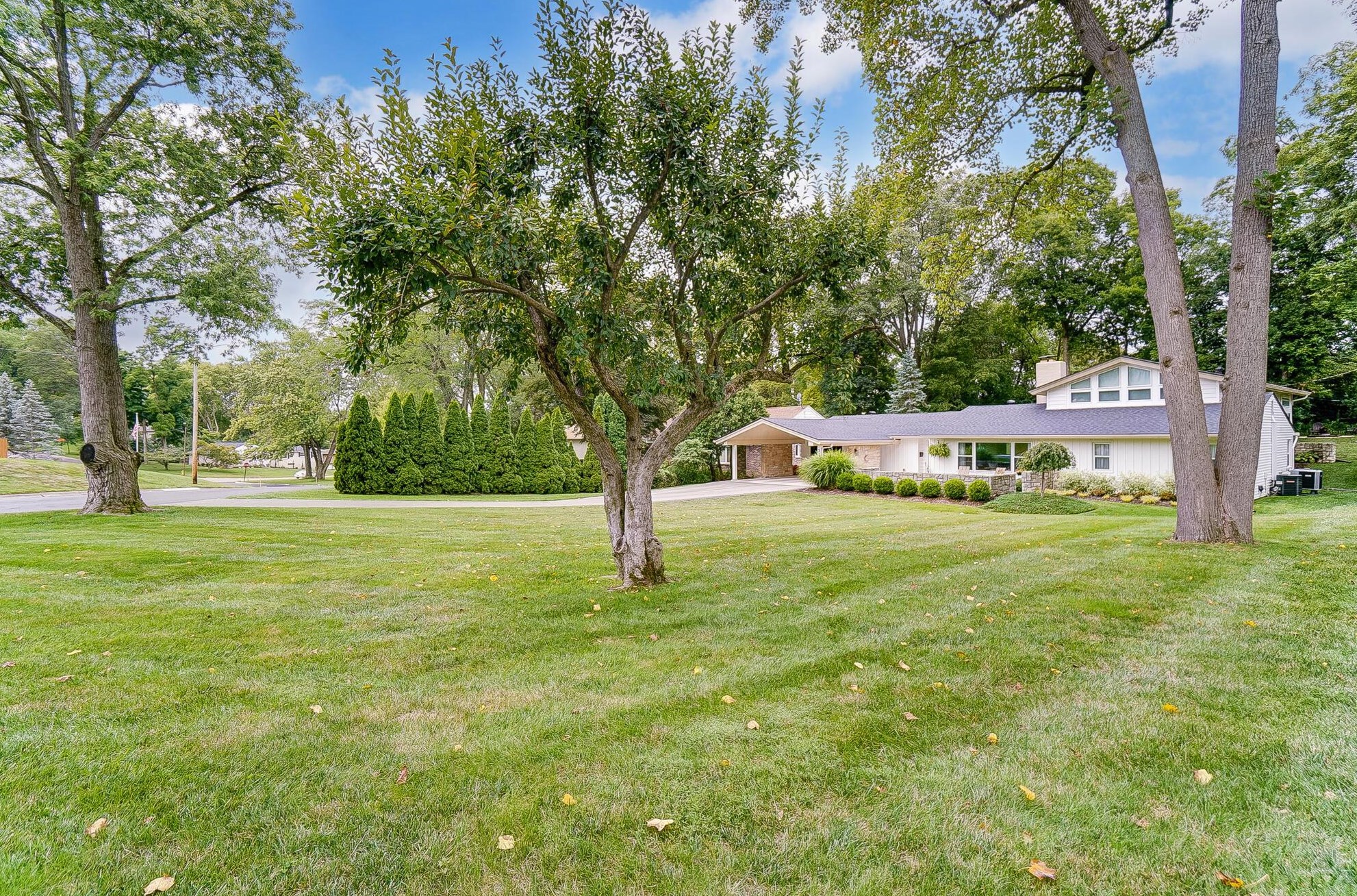2115 Oak Knoll Dr, Springfield, OH 45504