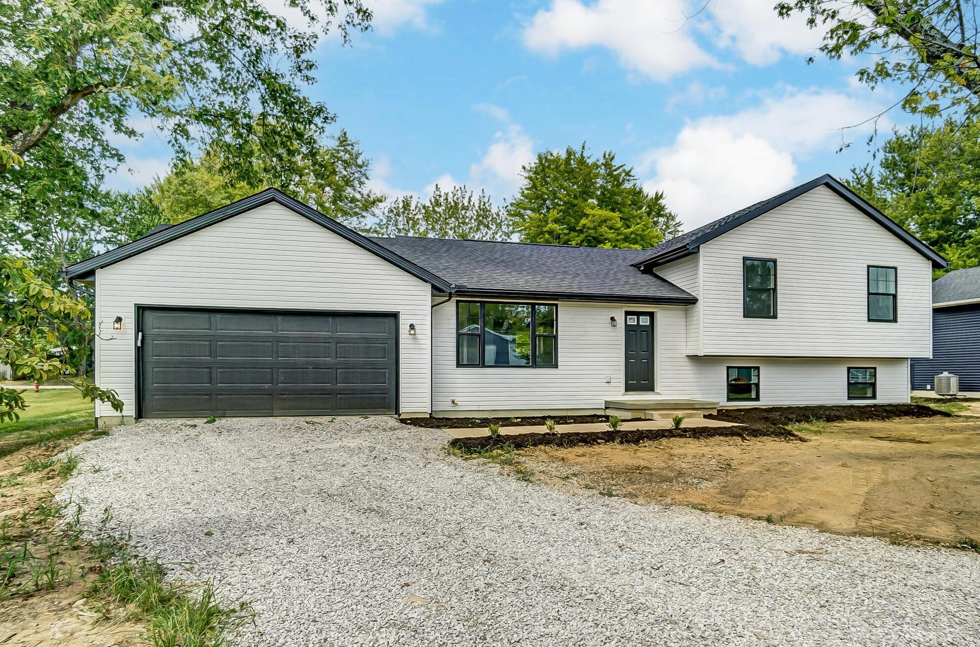 162 Ohio Ave Sw, Pataskala, OH 43062