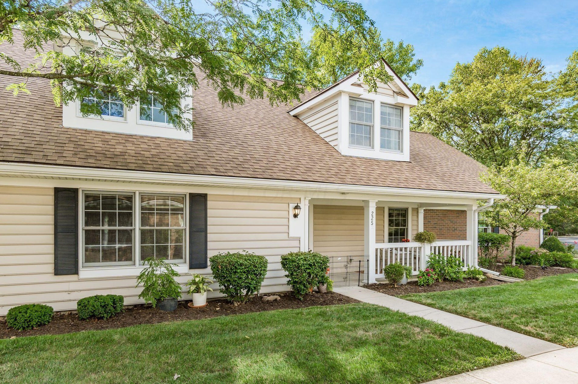 225 Dogwood Ln, Westerville, OH 43082