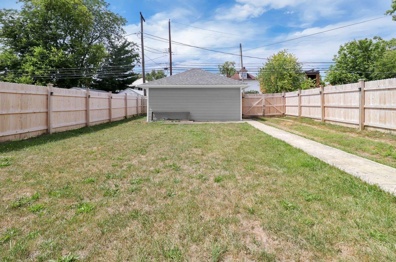 131 Eureka Ave, Columbus OH  43204-3205 exterior