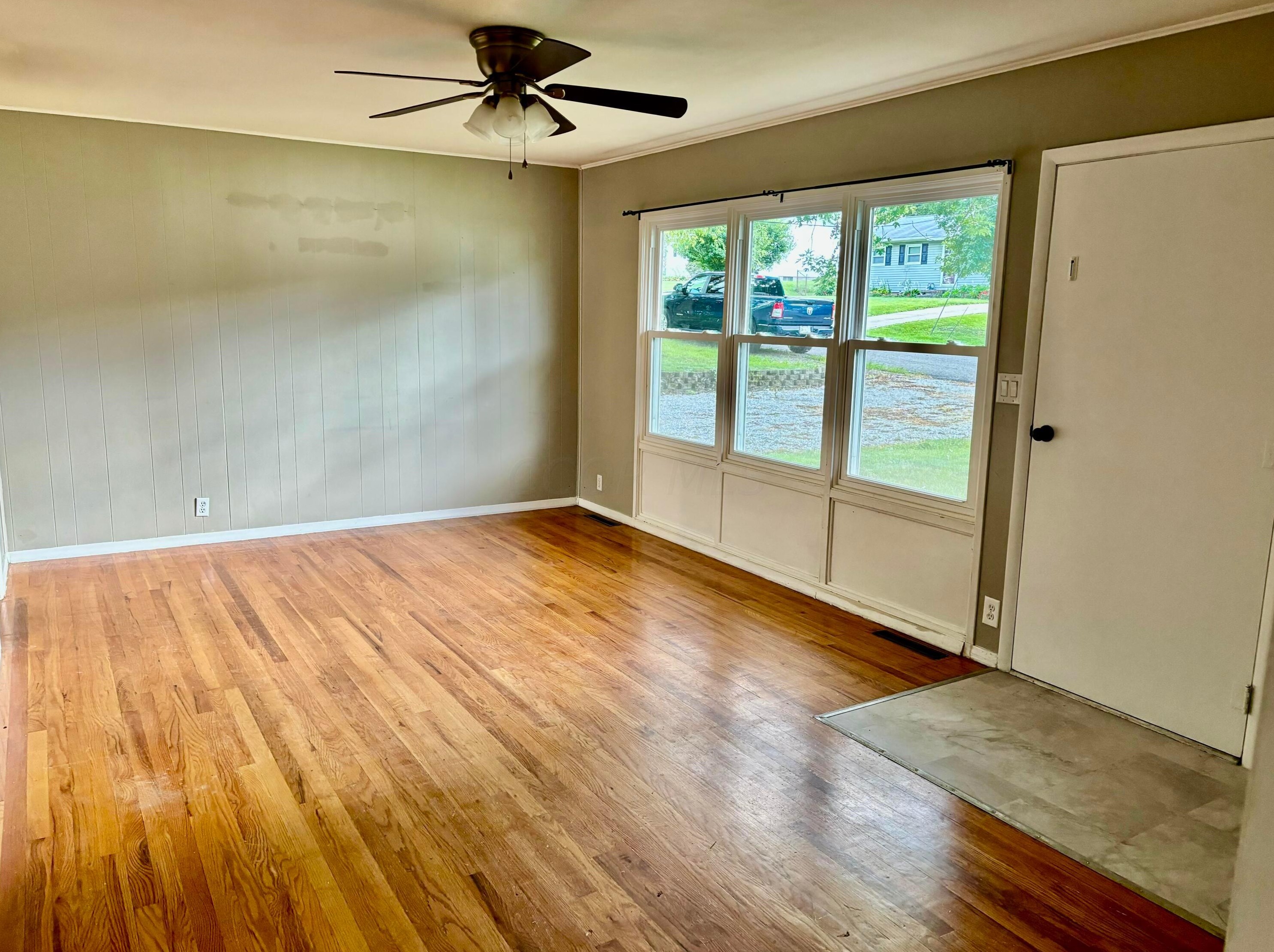 102 Clearview Dr, Mount Vernon, OH 43050